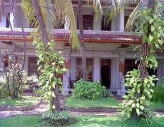 Exterior 2 Padang Lovina Seaside Cottage