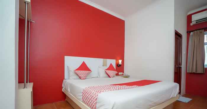 Kamar Tidur OYO 575 Blessing Hotel