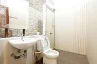 In-room Bathroom Halimun Guest House & Resto