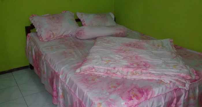 Bedroom Comfy 3 Bedroom at Anggrek Homestay