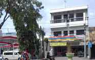 Bên ngoài 7 K77 Guest House Medan