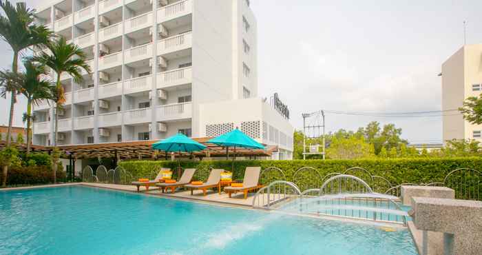 Swimming Pool Recenta Phuket Suanluang