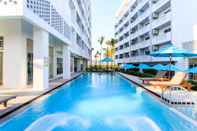 Swimming Pool Recenta Suite Phuket Suanluang