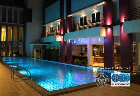 Swimming Pool OS Style Hotel Batam Powered by Archipelago