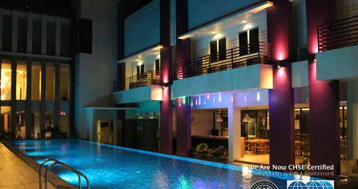 Swimming Pool OS Style Hotel Batam Powered by Archipelago