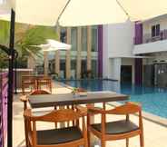 Swimming Pool 6 OS Style Hotel Batam Powered by Archipelago