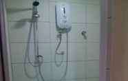 In-room Bathroom 5 New Town Hotel Puchong