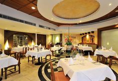 레스토랑 7 Merlin Beach Resort