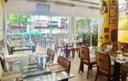 Restoran 6 OYO 102 Diamond Residence Silom