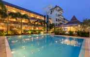 Hồ bơi 7 Chaiyapruek Suites Pattaya