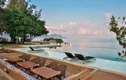 U Pattaya, USD 235.83