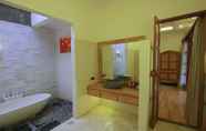 Toilet Kamar 5 Anya Villa