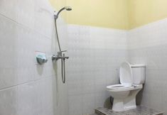 In-room Bathroom 7 Hotel Tjokro