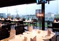 레스토랑 5 Swiss-Belinn Saripetojo Solo