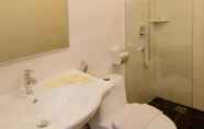 Toilet Kamar 2 Hotel Nusa CT by Holmes Hotel