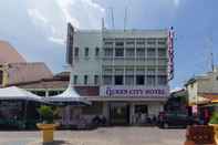 Luar Bangunan Super OYO 998 Queen City Hotel