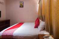 Kamar Tidur Super OYO 998 Queen City Hotel