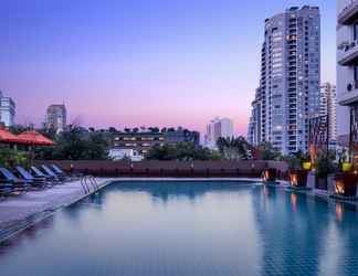 Swimming Pool 2 Adelphi Grande Sukhumvit 