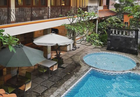 Swimming Pool Arondari Hotel
