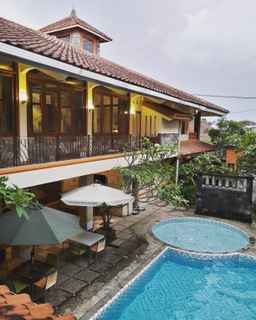 Arondari Hotel, ₱ 1,622.08