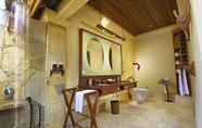 ห้องน้ำภายในห้อง 5 Mimpi Resort Menjangan