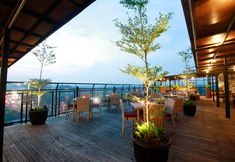 Bar, Cafe and Lounge 2 Yellow Star Ambarukmo Hotel