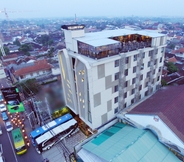 Exterior 7 Yellow Star Ambarukmo Hotel