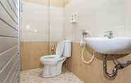 In-room Bathroom 5 Fortuna Guest House Balikpapan