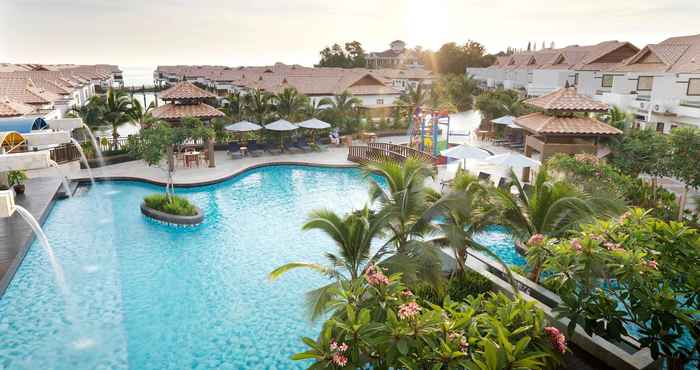 Kolam Renang Grand Lexis Port Dickson