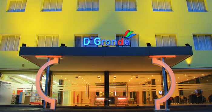 Bên ngoài D' Grande Hotel Batam