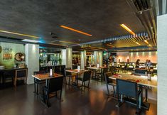 Restaurant 4 Sukhumvit Suites Hotel 