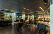 Restaurant 4 Sukhumvit Suites Hotel 