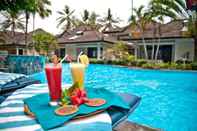 สระว่ายน้ำ Bintang Senggigi Hotel