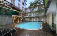 Swimming Pool 2 Gets Hotel Malang