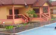 Swimming Pool 6 Batu Layar Hotel