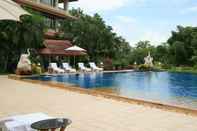 สระว่ายน้ำ The Imperial River House Resort 