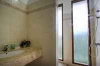 In-room Bathroom Villa Kencana Syariah - 5 Bedroom