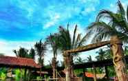 Exterior 2 HS Farm & Waterpark