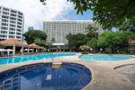 สระว่ายน้ำ The Imperial Pattaya Hotel