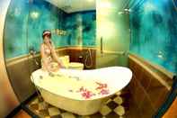 In-room Bathroom Langit Langi Hotel