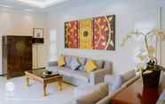 Common Space 4 Two Villas Holiday Oriental Style Naiharn Beach