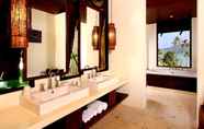 Toilet Kamar 5 The Vijitt Resort Phuket (SHA Extra Plus)