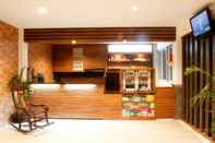 Bar, Cafe and Lounge Lowcost Bed & Breakfast