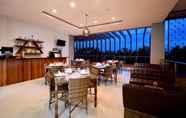 Bar, Kafe, dan Lounge 2 The Atrium Hotel and Resort Yogyakarta