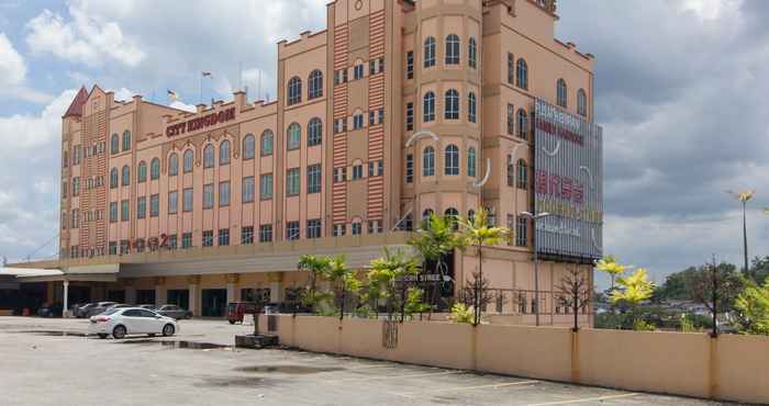 Bên ngoài Fame Hotel, Seremban