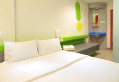 Bedroom 2 POP! Hotel Diponegoro Surabaya