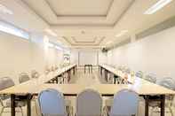 Functional Hall POP! Hotel Diponegoro Surabaya