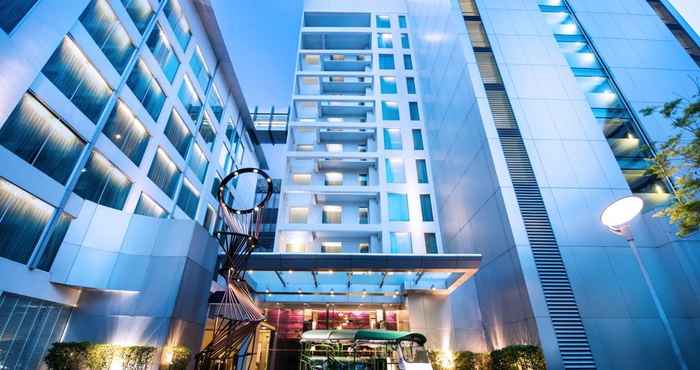 Exterior Radisson Suites Bangkok Sukhumvit