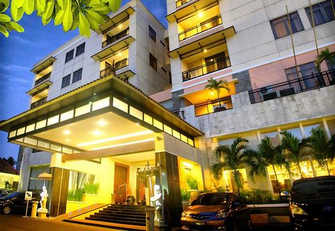 Bangunan Puri Denpasar Hotel
