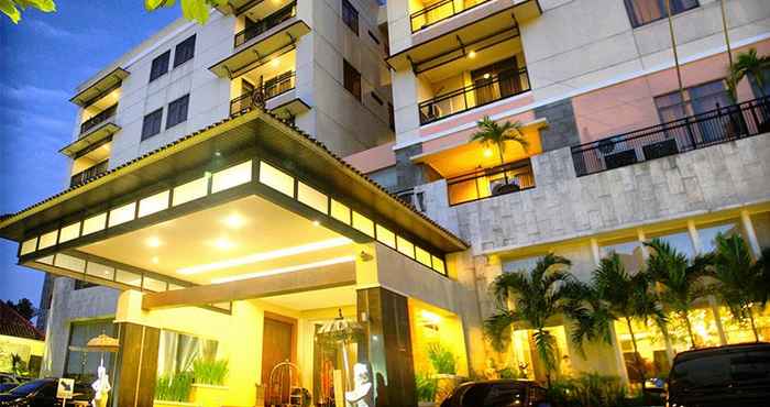 Exterior Puri Denpasar Hotel